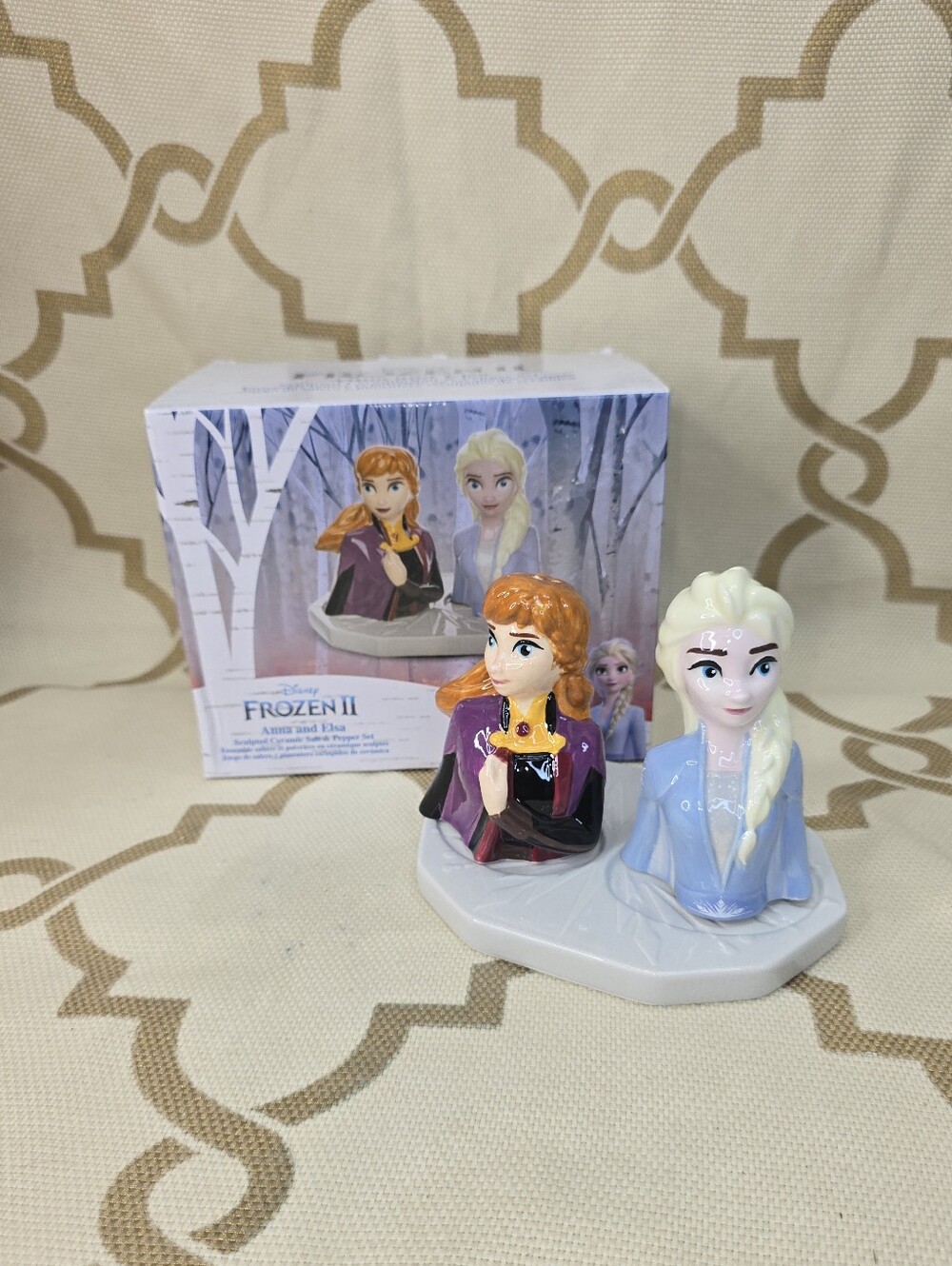 Disney Ceramic Salt and Pepper Shakers Set W/ Tray Frozen II Anna And Elsa New